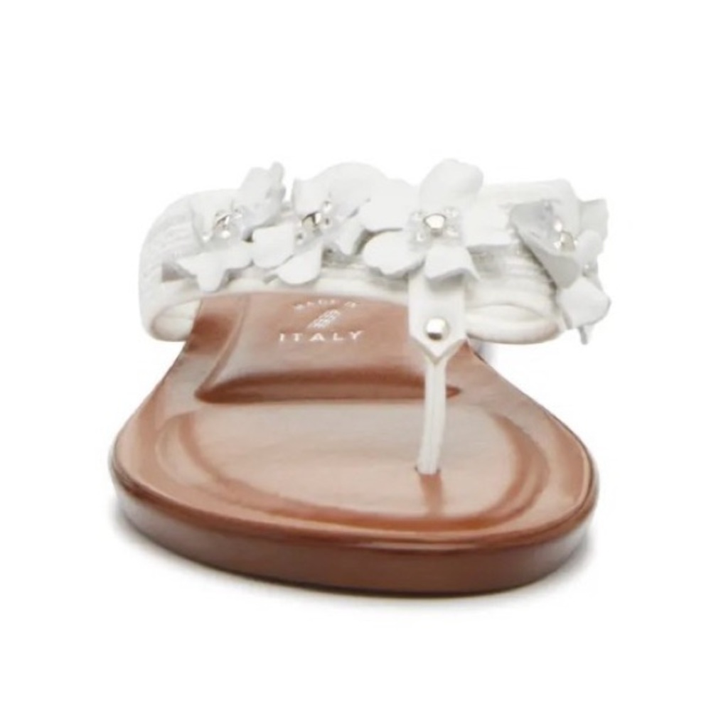 Chantol sandals from Italian Shoemakers
White Floral Thong Sandals - Picture 11 of 13